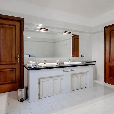 Valleggia With Pool וילה