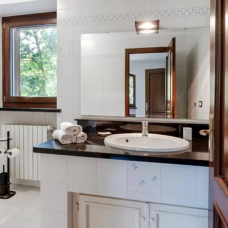 Valleggia With Pool *